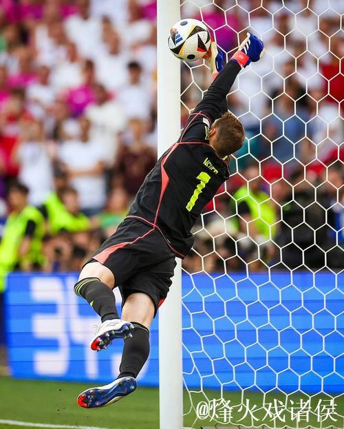 克尔费尔德:首位单场两次点球破门诺伊尔的球员 克尔费尔德:首位单场两次点球破门诺伊尔的球员