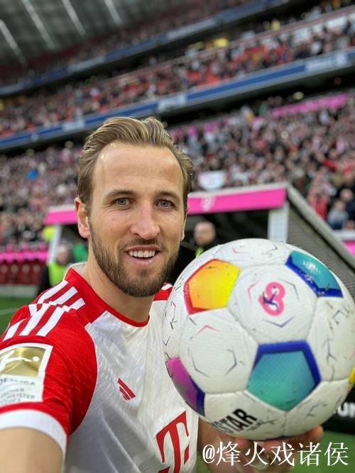 凯恩德甲第10次戴帽，赛后珍藏比赛用球